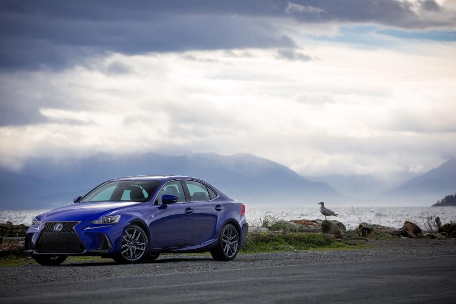  Lexus IS200t F-Sport 2016 года  (NA) (фото 2 из 27)